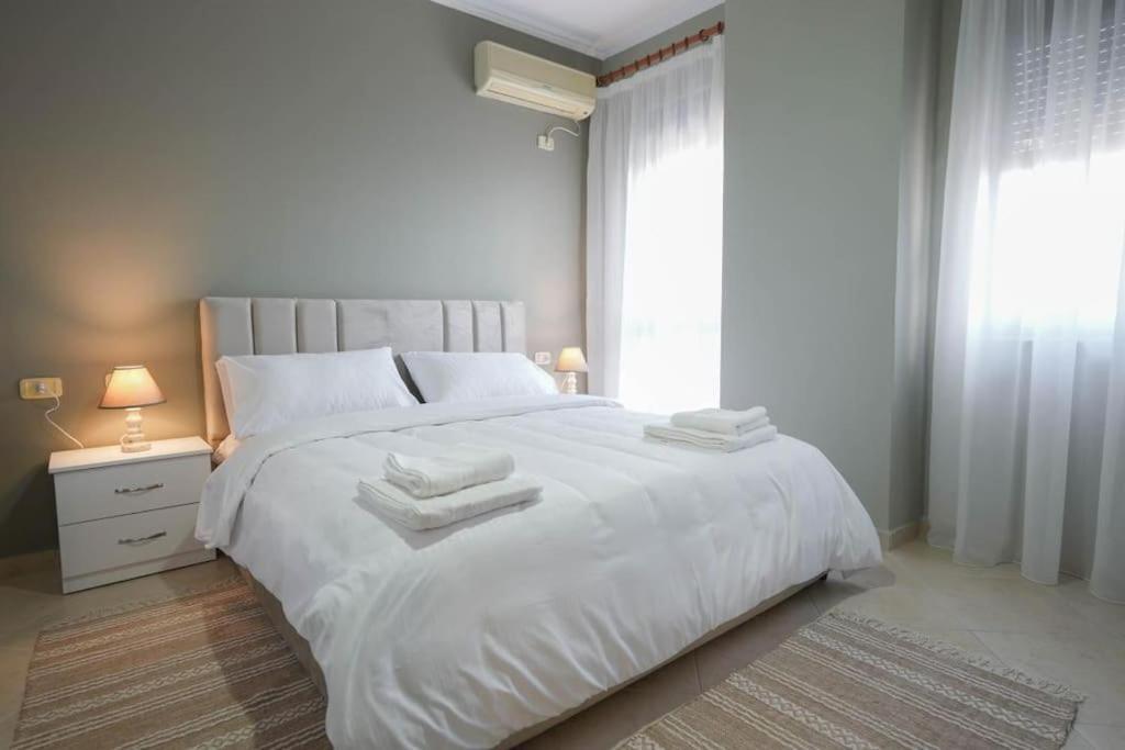 Staycation, City Center Apartment With Balcony تيرانا المظهر الخارجي الصورة