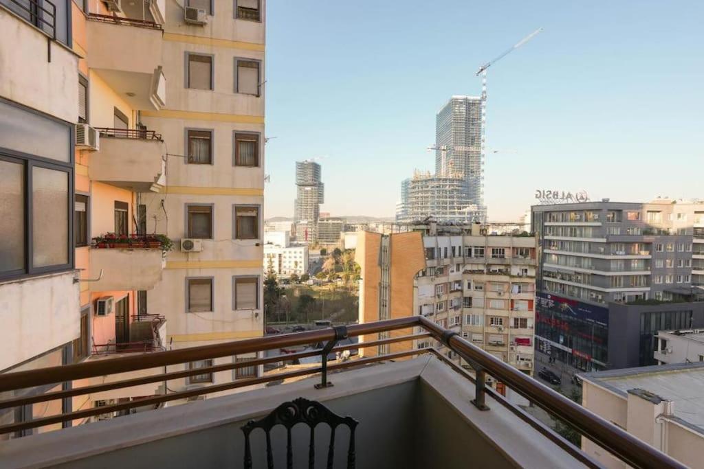Staycation, City Center Apartment With Balcony تيرانا المظهر الخارجي الصورة