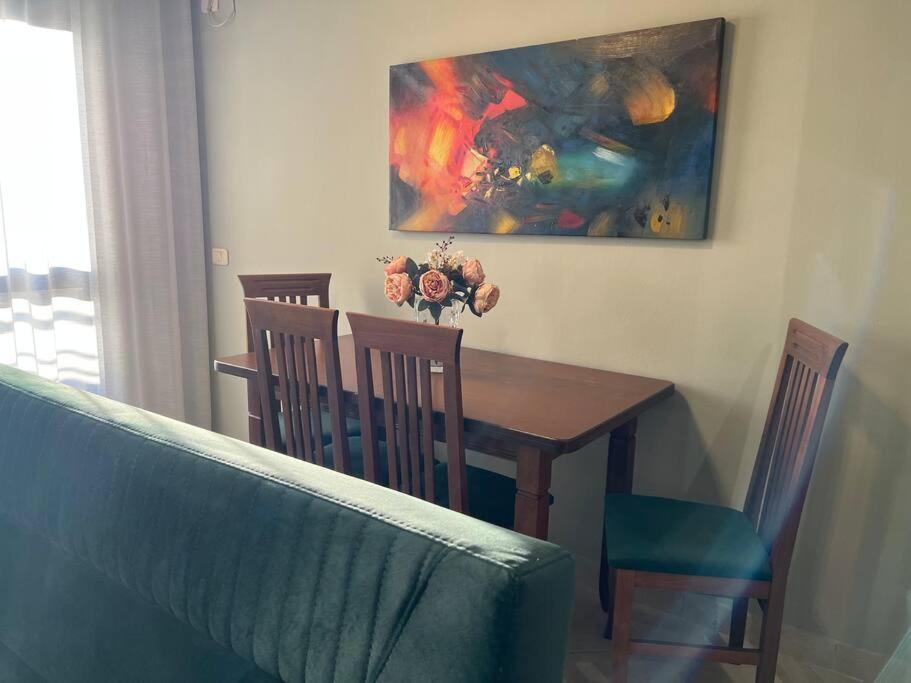 Staycation, City Center Apartment With Balcony تيرانا المظهر الخارجي الصورة